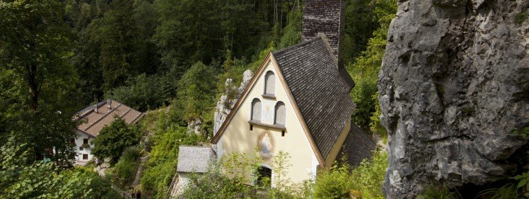 Die Wallfahrtskirche Maria Klobenstein befindet sich unterhalb der Straße nach Bayern