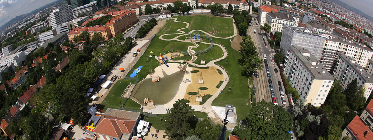 Der Wasserspielplatz erstreckt sich über eine Gesamtfläche von knapp 15.000 Quadratmeter.