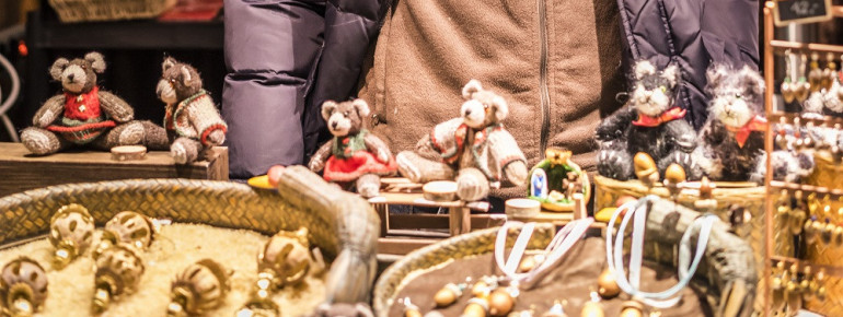 Vielleicht findest du auf dem Weihnachtsmarkt auch ein paar Weihnachtsgeschenke.