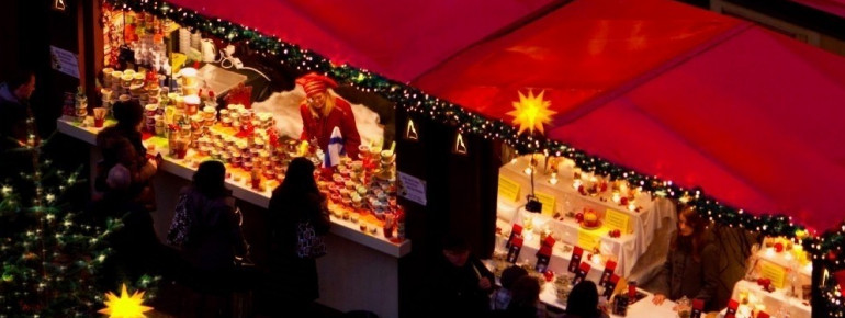 Weihnachtliches Markttreiben