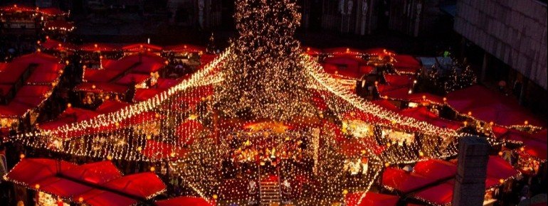 Alles wird weihnachtlich beleuchtet