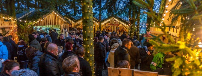 Auf dem Schloss herrscht mittelalterliches und buntes Marktreiben