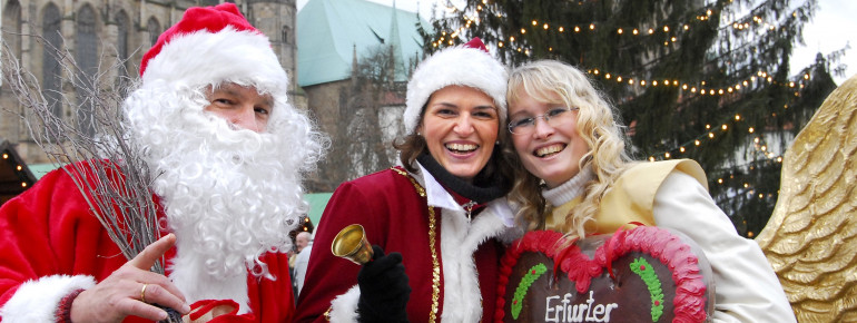 Der Weihnachtsmann und seine Begleiterinnen