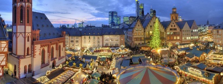 Eingerahmt von einer historischen Kulisse