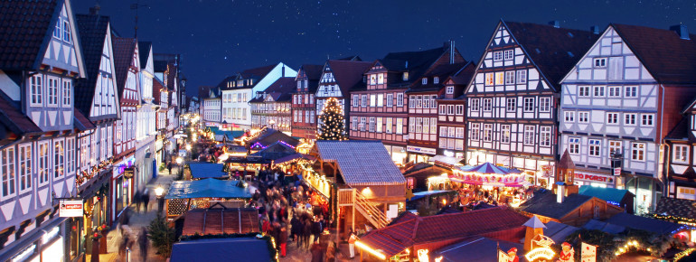 Der Weihnachtsmarkt verwandelt die Altstadt in ein Weihnachtsmärchen.
