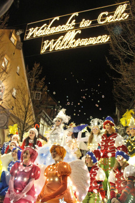 Am ersten Adventswochenende findet eine Lichter-Parade statt.