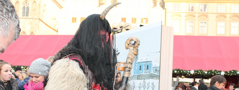 Am Nikolaustag ist in Prag der Teufel los - häufig gemeinsam mit dem Heiligen Sankt Nikolaus und seinem Engel.