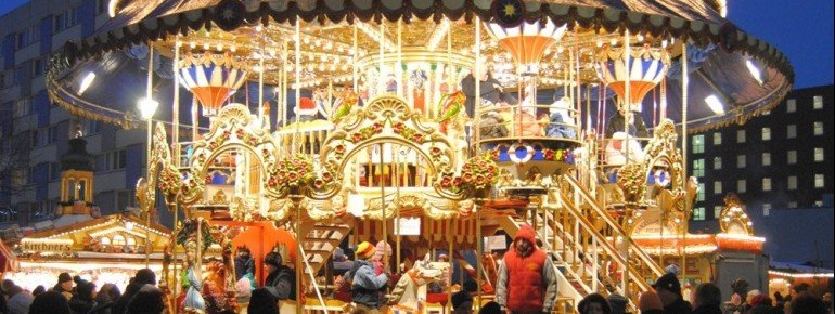 Ein historisches Karussell auf dem Augustusplatz