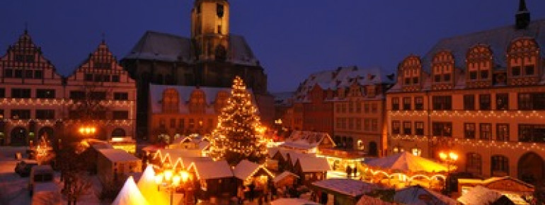Im Advent erwartet dich in Naumburg ein kleiner festlich geschmückter Weihnachtsmarkt.