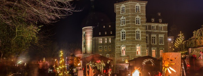 Der Weihnachtsmarkt ist bis in die Abendstunden geöffnet.