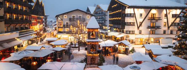 Weihnachtsmarkt Seefeld mit beleuchteten Turm