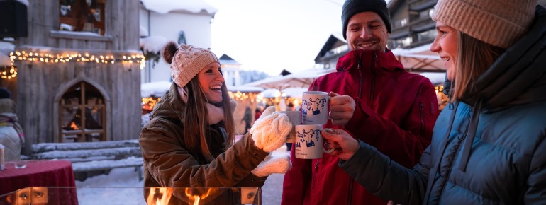 Seefelder Weihnachtsmarkt mit Freunden einen Glühwein genießen