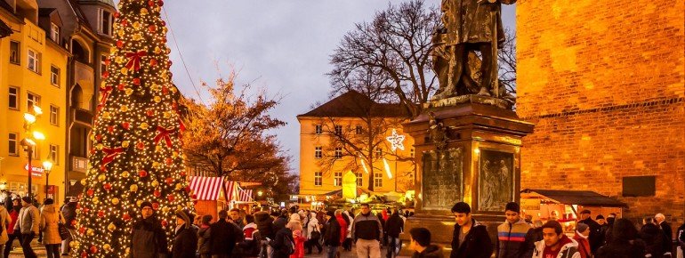 Der Weihnachtsmarkt am Abend