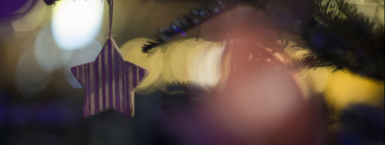 In der Sterntaler-Fotowerkstatt in einem Zelt, kannst du dirch in weihnachtlicher Atmosphäre auf der Leinwand verewigen lassen.