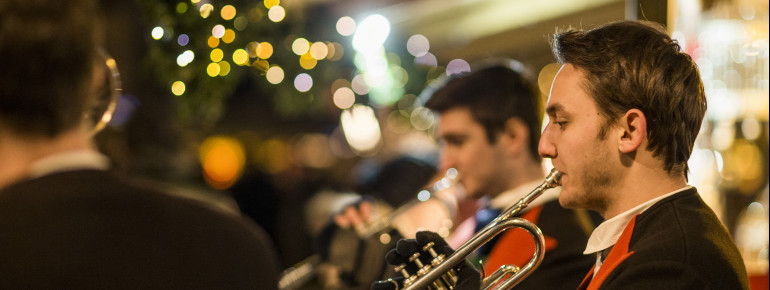 Das Weihnachtliche Vorspiel der Musikschule wird begleitet von heiter-besinnlichen Weihnachtsgeschichten.