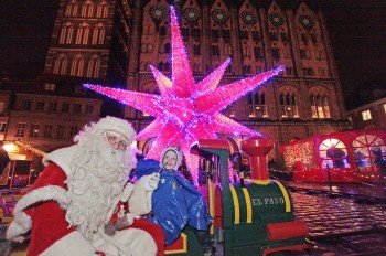 Auch der Weihnachtsmann darf in Stralsund natürlich nicht fehlen.