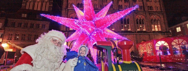 Auch der Weihnachtsmann darf in Stralsund natürlich nicht fehlen.