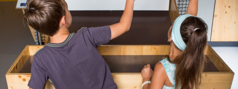 Über 120 Mitmachstationen bringen den Kindern im Welios die Naturwissenschaften näher.