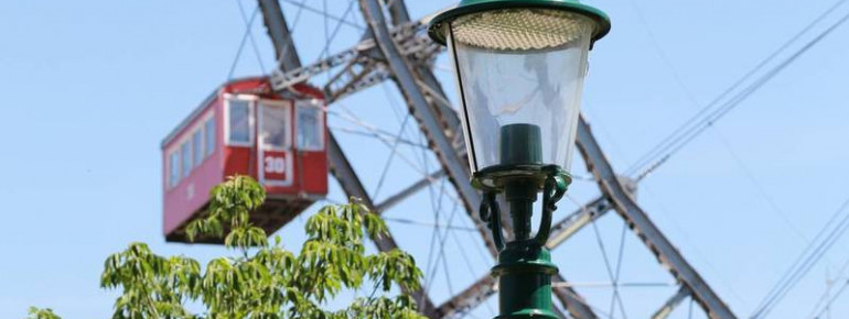 Wahrzeichen Wiens und Symbol des weltbekannten Wurstelpraters: Das Wiener Riesenrad.