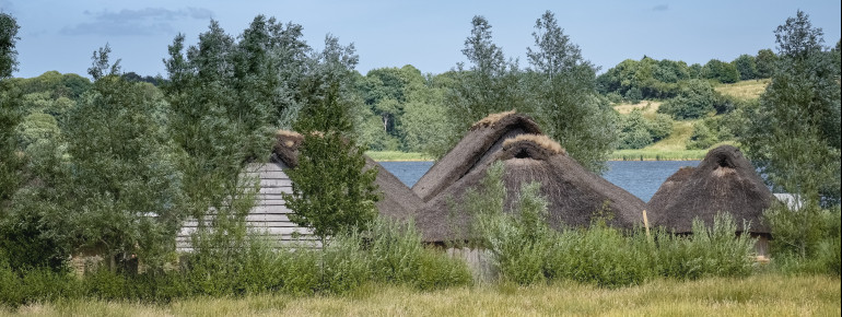 Die Wikinger Siedlung liegt am Haddebyer Noor.