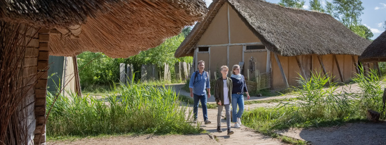 Zum Museum Haithabu gehören sieben rekonstruierte Wikinger Häuser.