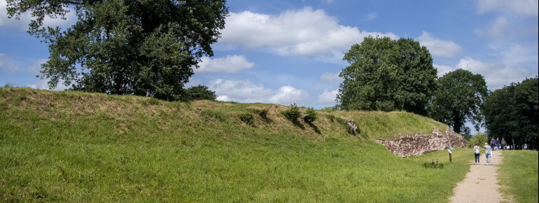 Das Danewerk diente den Dänischen Königen als Grenzbefestigung.