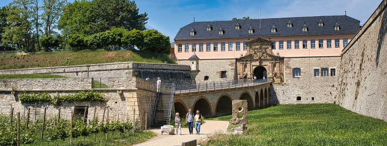 Die Brücke und das Kommandantenhaus der Zitadelle Petersberg in Erfurt.