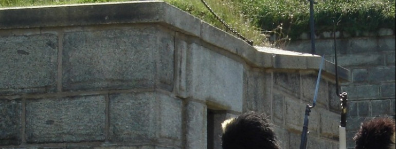 Der traditionelle Wachwechsel an den Toren