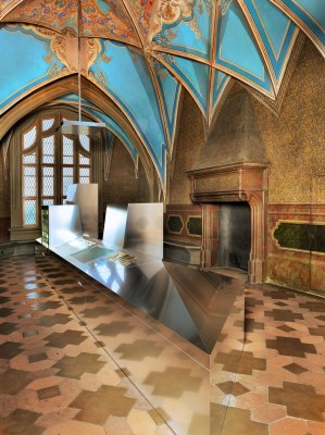 The modern permanent exhibition impressively illustrates the architectural history, use, and significance of the castle.