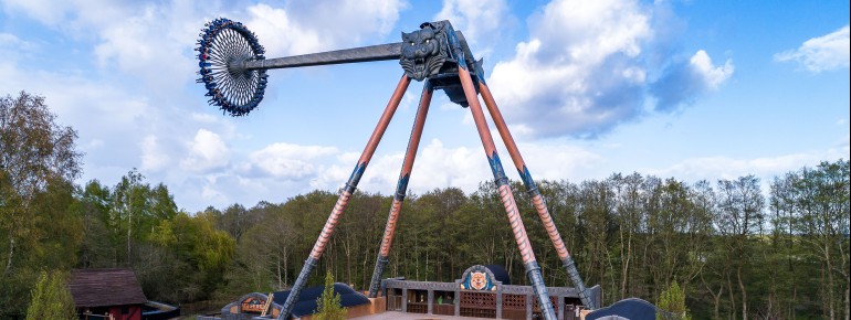 Denmark's largest swing ride is the Tigeren.