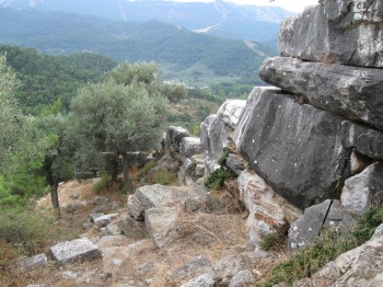 A wall underneath the falling rocks of Pan