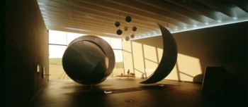 Sun, moon and stars - large sculptures recreate elements of the sky disc.