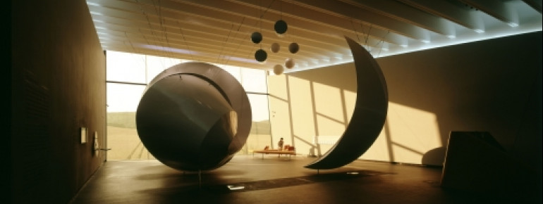 Sun, moon and stars - large sculptures recreate elements of the sky disc.