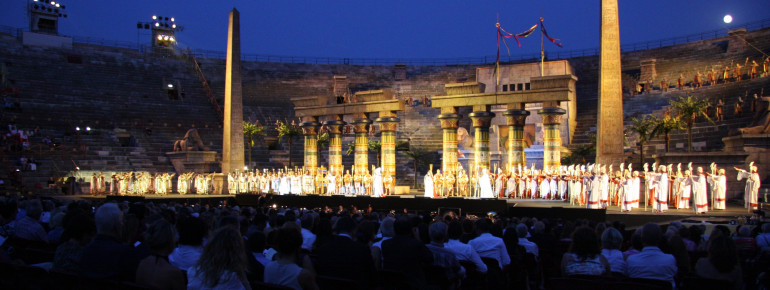 Pompous stage sets are part of opera performances in the Arena.