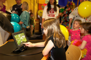 Ipad research station for children