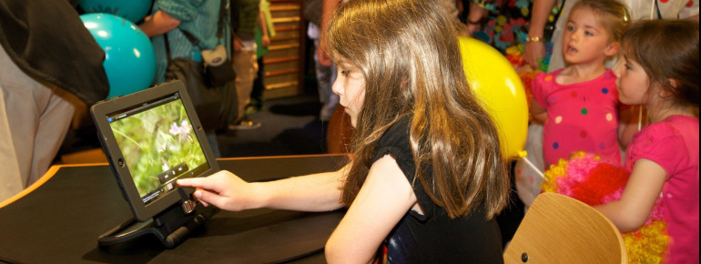 Ipad research station for children