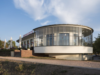 The Kornhaus in Dessau is one of the Bauhaus buildings and serves as an excursion restaurant.