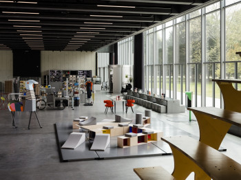The collection in the Bauhaus Museum shows a colourful mix of art objects.