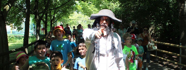 Little pirates can go on a treasure hunt.