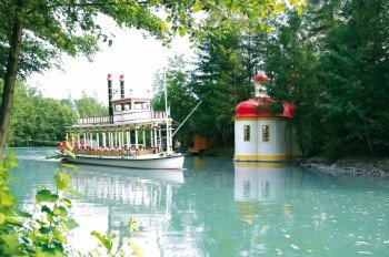 Bayern-Park lake invites you for a boat ride.