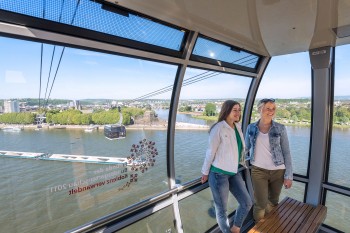 The cable car’s panoramic cabins offer plenty of comfort and space.