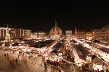 Nuremberg&#39;s Christkindlesmarkt in the evening