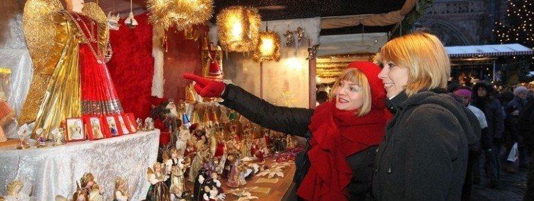 Shopping Christmas presents at the Christkindlesmarkt