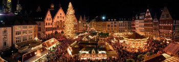 A view over the entire Christmas market in the evening