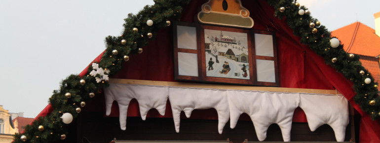 The booths feature handicrafts and a variety of delicious treats.