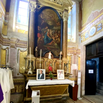 Admission to the Igreja de Santo António is free. The church is open daily from 8:00 a.m. to 7:00 p.m.