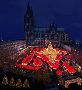 Christmas Market in front of Cologne Cathedral
