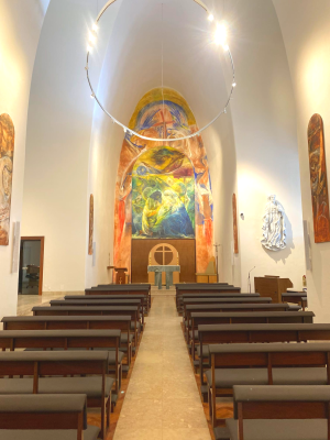 Some chapels are located inside the statue.