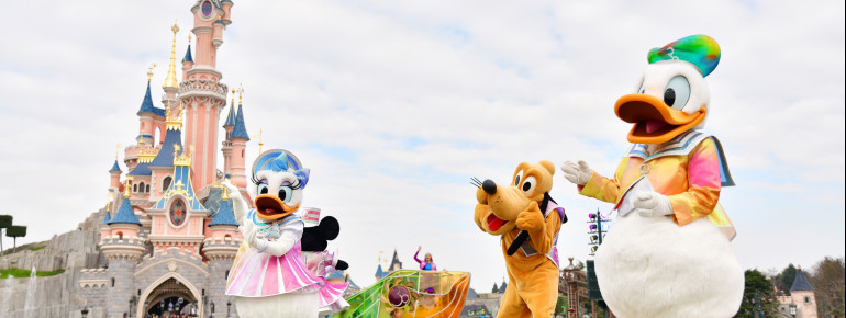 Every day at nightfall, a parade of many Disney characters takes place across the park.