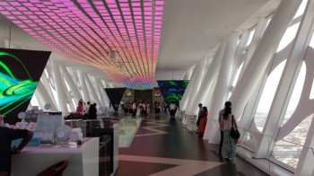 Inside View of the observation Deck at Dubai Frame: Get ready for a dizzying skywalk at 150 m!